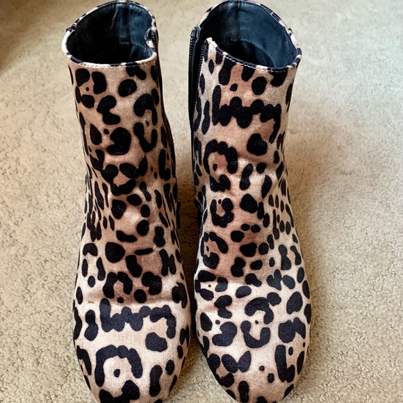 a.n.d. eawy Leopard Booties 8 1/2 - Picture 2 of 5